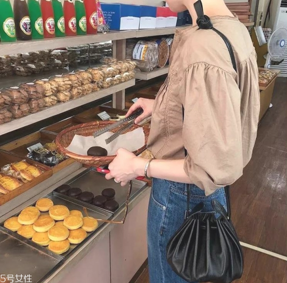 秋冬女生怎么穿衣搭配 秋冬女生穿衣搭配技巧 秋冬女生怎么穿衣搭配 秋冬女生穿衣搭配技巧