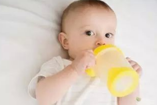 新生兒口腔里長小白點(diǎn)是怎么回事 新生兒口腔里長小白點(diǎn)是怎么回事