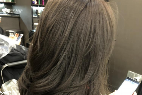 染發(fā)和燙發(fā)可以同時(shí)進(jìn)行嗎 染發(fā)和燙發(fā)間隔時(shí)間 染發(fā)和燙發(fā)可以同時(shí)進(jìn)行嗎 染發(fā)和燙發(fā)間隔時(shí)間