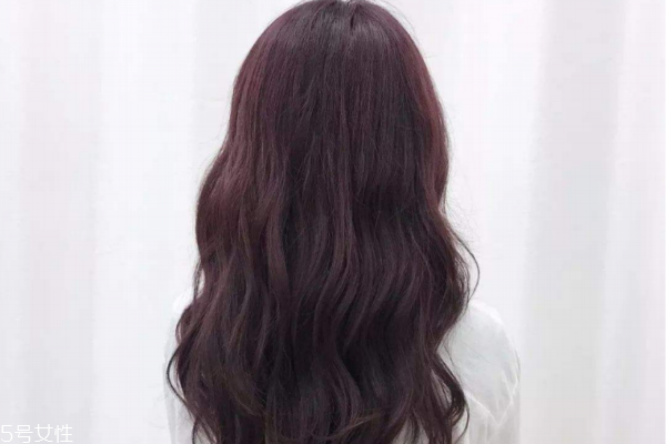 染發(fā)和燙發(fā)一般多少錢 燙染后日常護(hù)理方法 染發(fā)和燙發(fā)一般多少錢 燙染后日常護(hù)理方法