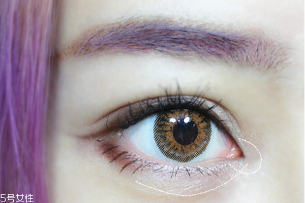 眼妝怎么畫顯眼睛大 教你如何化妝使眼睛變大 眼妝怎么畫顯眼睛大 教你如何化妝使眼睛變大