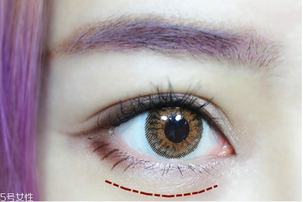 眼妝怎么畫顯眼睛大 教你如何化妝使眼睛變大 眼妝怎么畫顯眼睛大 教你如何化妝使眼睛變大