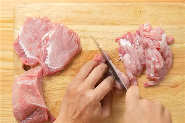 蔥爆豬肉的家常做法 這樣做才好吃 蔥爆豬肉的家常做法 這樣做才好吃