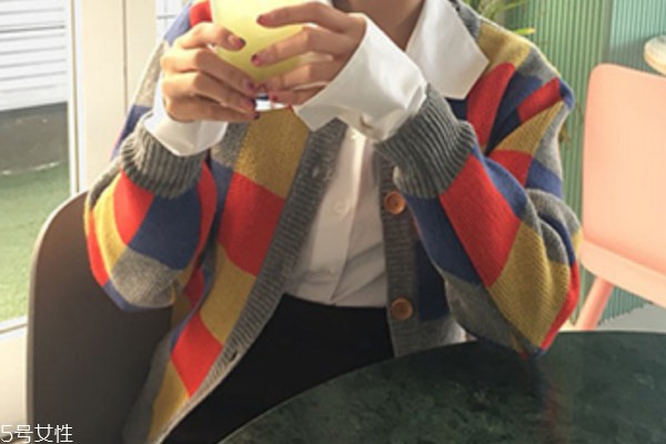 粗針織毛衣怎么洗掉 不能直接丟進(jìn)洗衣機(jī) 粗針織毛衣怎么洗掉 不能直接丟進(jìn)洗衣機(jī)