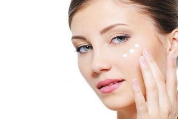 冬天為什么要防曬 一年四季都要涂防曬 冬天為什么要防曬 一年四季都要涂防曬