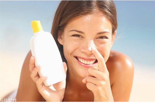 冬天為什么要防曬 一年四季都要涂防曬 冬天為什么要防曬 一年四季都要涂防曬