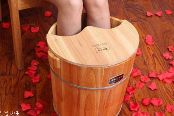 冬天泡腳泡多久 冬季泡腳的最佳溫度 冬天泡腳泡多久 冬季泡腳的最佳溫度