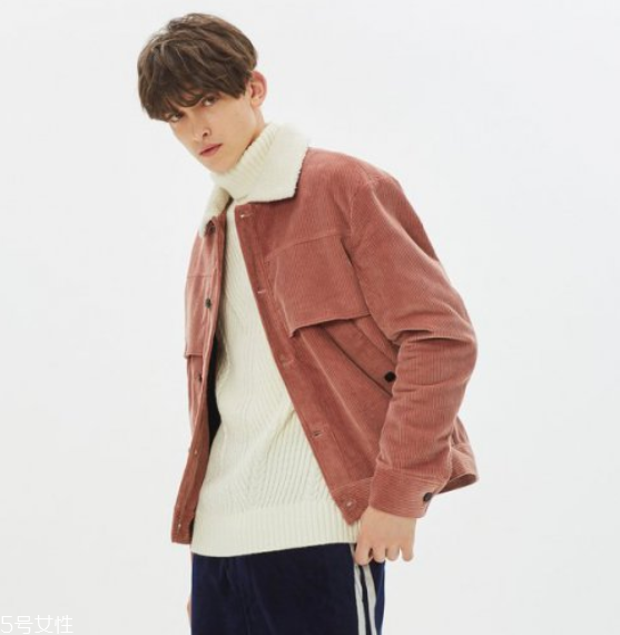 燈芯絨外套配什么褲子 燈芯絨外套褲子搭配圖片 燈芯絨外套配什么褲子 燈芯絨外套褲子搭配圖片