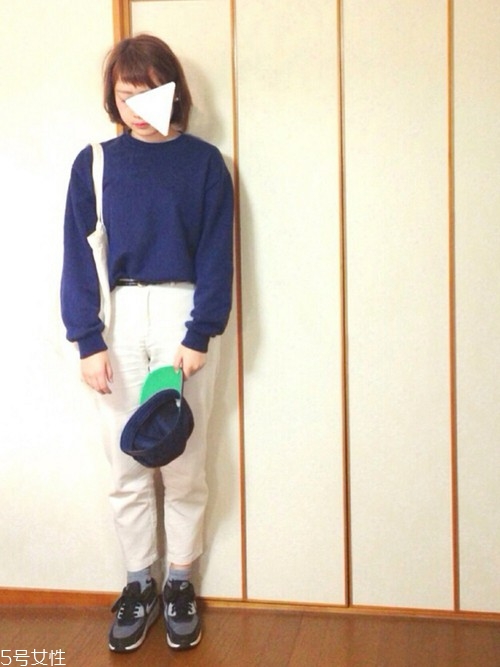 燈芯絨褲子配什么上衣女 燈芯絨褲子上衣搭配圖片 燈芯絨褲子配什么上衣女 燈芯絨褲子上衣搭配圖片