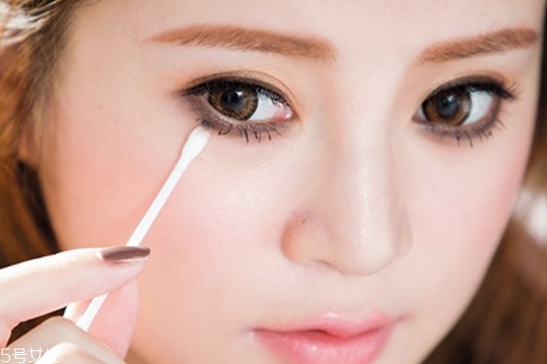 灰色眼影怎么畫 3步打造成熟可愛(ài)眼妝