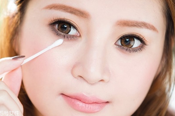 灰色眼影怎么畫 3步打造成熟可愛(ài)眼妝