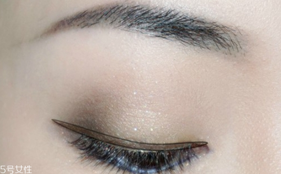 湖藍色眼影怎么畫好看 讓雙眸更深遂 湖藍色眼影怎么畫好看 讓雙眸更深遂