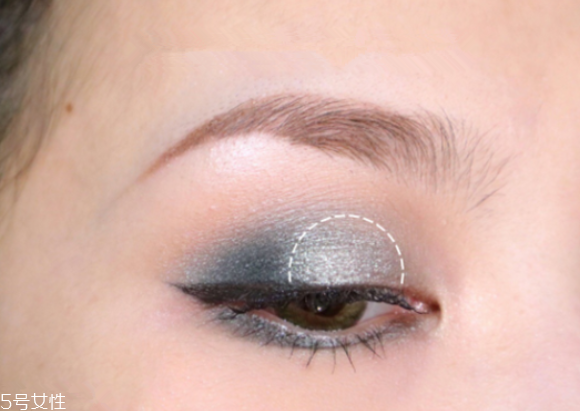 湖藍色眼影怎么畫好看 讓雙眸更深遂 湖藍色眼影怎么畫好看 讓雙眸更深遂