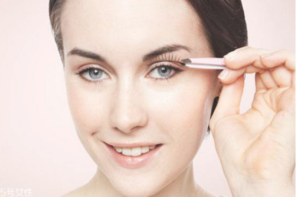 假睫毛可以戴著睡覺嗎 假睫毛的日常保養(yǎng) 假睫毛可以戴著睡覺嗎 假睫毛的日常保養(yǎng)