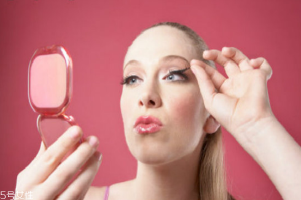 假睫毛可以戴著睡覺嗎 假睫毛的日常保養(yǎng) 假睫毛可以戴著睡覺嗎 假睫毛的日常保養(yǎng)