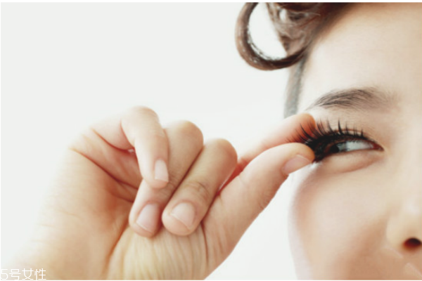 假睫毛可以戴著睡覺嗎 假睫毛的日常保養(yǎng) 假睫毛可以戴著睡覺嗎 假睫毛的日常保養(yǎng)