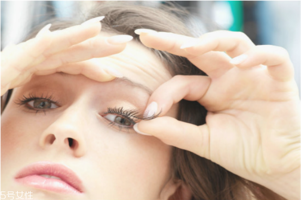 假睫毛可以戴著睡覺嗎 假睫毛的日常保養(yǎng) 假睫毛可以戴著睡覺嗎 假睫毛的日常保養(yǎng)