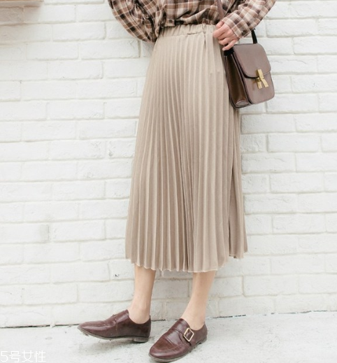 半身中長(zhǎng)裙怎么搭配 4種半身中長(zhǎng)裙穿法 半身中長(zhǎng)裙怎么搭配 4種半身中長(zhǎng)裙穿法