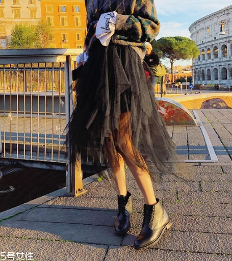 半身中長(zhǎng)裙怎么搭配 4種半身中長(zhǎng)裙穿法 半身中長(zhǎng)裙怎么搭配 4種半身中長(zhǎng)裙穿法