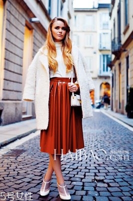 半身中長(zhǎng)裙怎么搭配 4種半身中長(zhǎng)裙穿法 半身中長(zhǎng)裙怎么搭配 4種半身中長(zhǎng)裙穿法