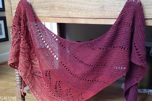 床單式圍巾怎么圍 3步驟打造個(gè)性圍法 床單式圍巾怎么圍 3步驟打造個(gè)性圍法