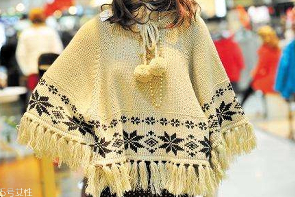 床單式圍巾怎么圍 3步驟打造個(gè)性圍法 床單式圍巾怎么圍 3步驟打造個(gè)性圍法