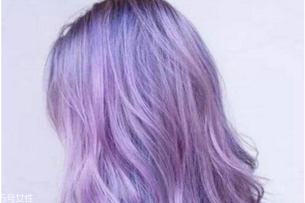 染發(fā)后多久可以燙頭 染發(fā)后護(hù)色小技巧 染發(fā)后多久可以燙頭 染發(fā)后護(hù)色小技巧