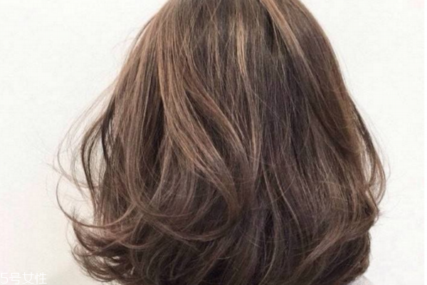 染發(fā)后多久可以燙頭 染發(fā)后護(hù)色小技巧 染發(fā)后多久可以燙頭 染發(fā)后護(hù)色小技巧