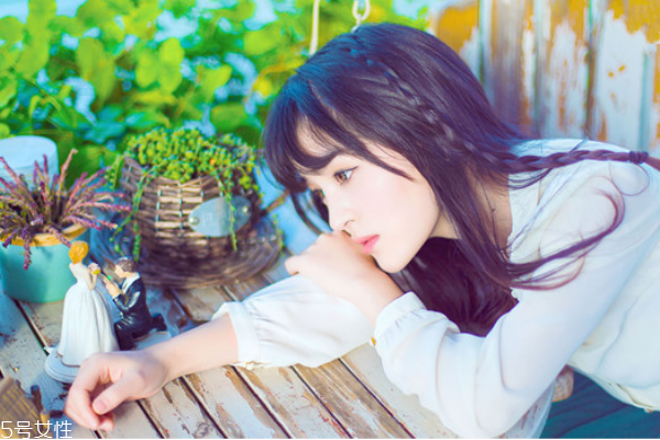 冬天頭發(fā)怎么扎好看 冬天短發(fā)好還是長(zhǎng)發(fā)好 冬天頭發(fā)怎么扎好看 冬天短發(fā)好還是長(zhǎng)發(fā)好