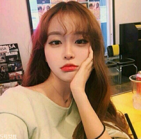 冬天頭發(fā)染什么顏色好看 冬天染發(fā)顏色大全圖片 冬天頭發(fā)染什么顏色好看 冬天染發(fā)顏色大全圖片