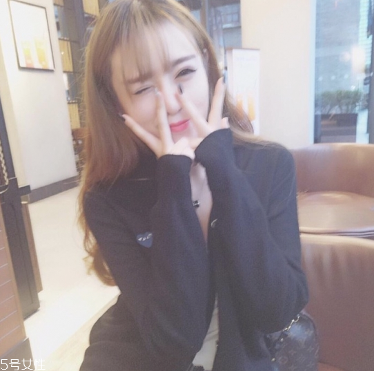 冬天頭發(fā)染什么顏色好看 冬天染發(fā)顏色大全圖片 冬天頭發(fā)染什么顏色好看 冬天染發(fā)顏色大全圖片