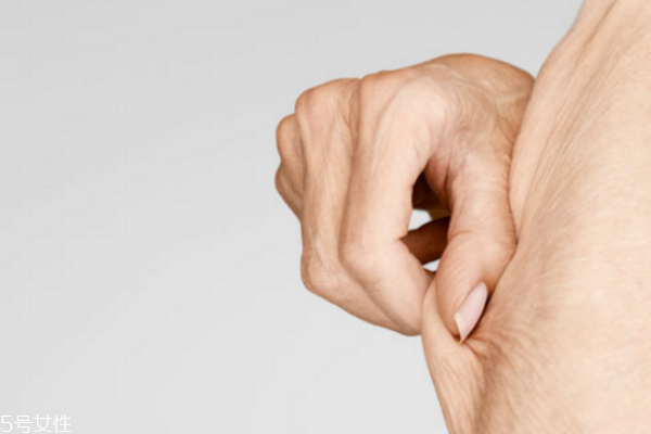 皮膚松弛，你應該為肌膚補充營養(yǎng)