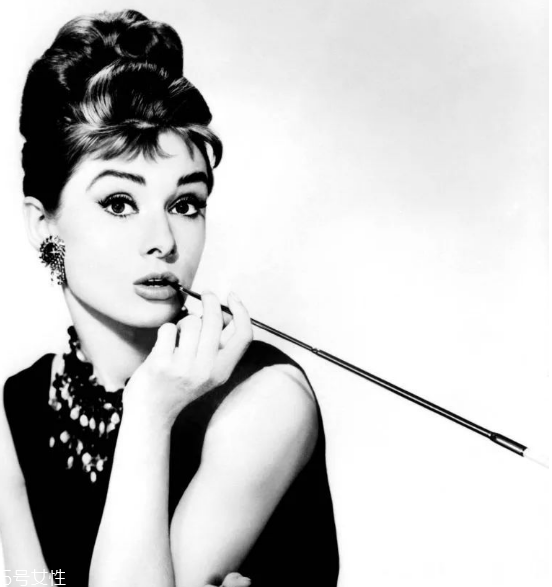 赫本妝容畫法 教你如何畫赫本妝 赫本妝容畫法 教你如何畫赫本妝