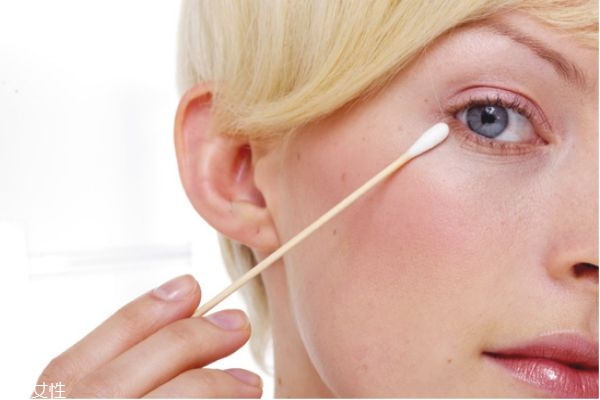 什么牌子的蜜粉好用 使用蜜粉的小技巧 什么牌子的蜜粉好用 使用蜜粉的小技巧