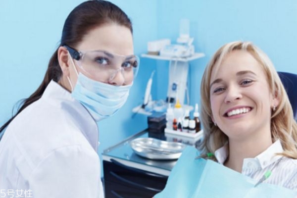 洗牙會使牙縫變大嗎 別擔心 洗牙會使牙縫變大嗎 別擔心