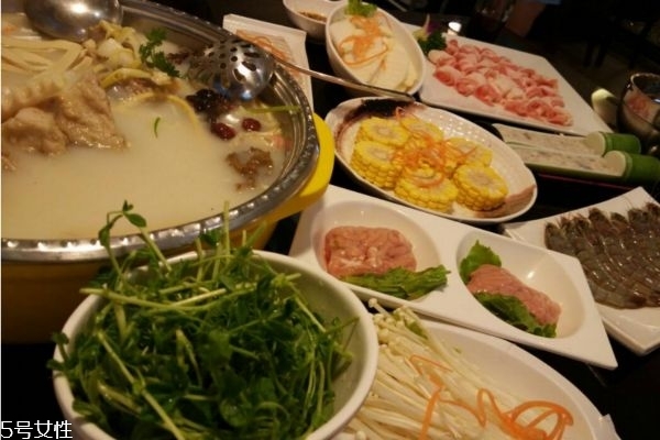 冬季吃火鍋時(shí)哪些事情需要注意 冬季吃火鍋時(shí)哪些事情需要注意