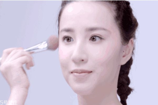 腮紅怎么打可愛 不同臉型的腮紅畫法 腮紅怎么打可愛 不同臉型的腮紅畫法