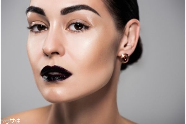 怎樣畫(huà)眼影腮紅 教你如何畫(huà)好腮紅 怎樣畫(huà)眼影腮紅 教你如何畫(huà)好腮紅