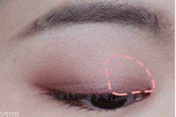 粉色眼影怎么畫 粉色眼影的畫法步驟圖 粉色眼影怎么畫 粉色眼影的畫法步驟圖