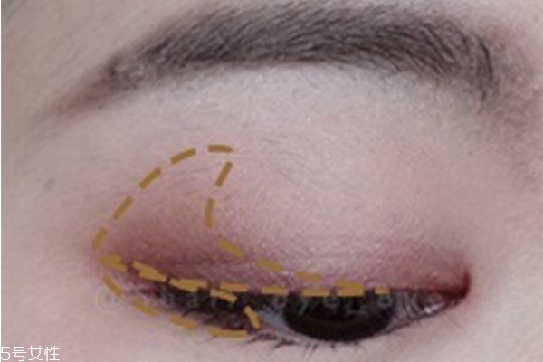 粉色眼影怎么畫 粉色眼影的畫法步驟圖 粉色眼影怎么畫 粉色眼影的畫法步驟圖