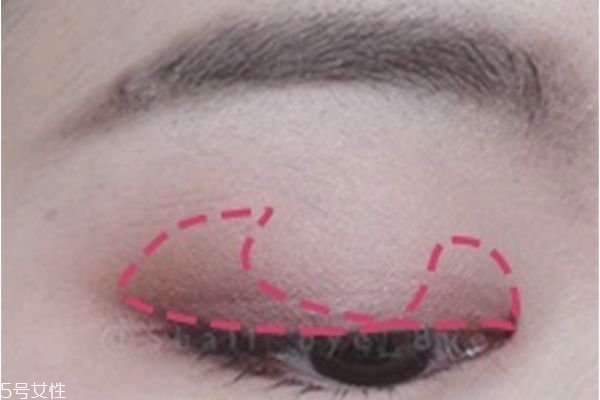 粉色眼影怎么畫 粉色眼影的畫法步驟圖 粉色眼影怎么畫 粉色眼影的畫法步驟圖