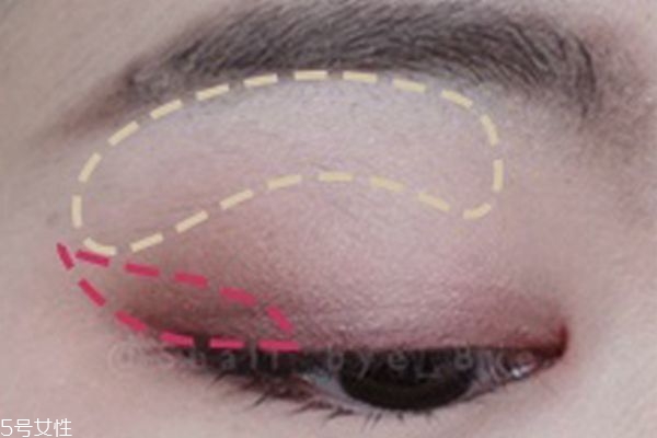粉色眼影怎么畫 粉色眼影的畫法步驟圖 粉色眼影怎么畫 粉色眼影的畫法步驟圖