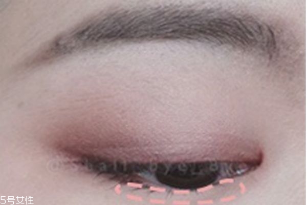 粉色眼影怎么畫 粉色眼影的畫法步驟圖 粉色眼影怎么畫 粉色眼影的畫法步驟圖