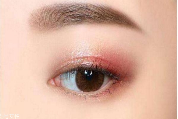 粉色眼影怎么畫 粉色眼影的畫法步驟圖 粉色眼影怎么畫 粉色眼影的畫法步驟圖