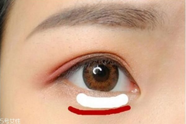 粉色眼影怎么畫 粉色眼影的畫法步驟圖 粉色眼影怎么畫 粉色眼影的畫法步驟圖