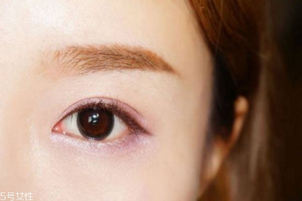 紫色眼影好看嗎 紫色眼妝的畫法 紫色眼影好看嗎 紫色眼妝的畫法