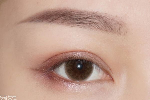 藕粉色眼影怎么畫 好看的秋冬眼妝教程 藕粉色眼影怎么畫 好看的秋冬眼妝教程