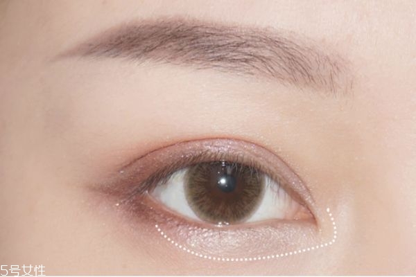 藕粉色眼影怎么畫 好看的秋冬眼妝教程 藕粉色眼影怎么畫 好看的秋冬眼妝教程