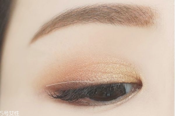 藕粉色眼影怎么畫 好看的秋冬眼妝教程 藕粉色眼影怎么畫 好看的秋冬眼妝教程