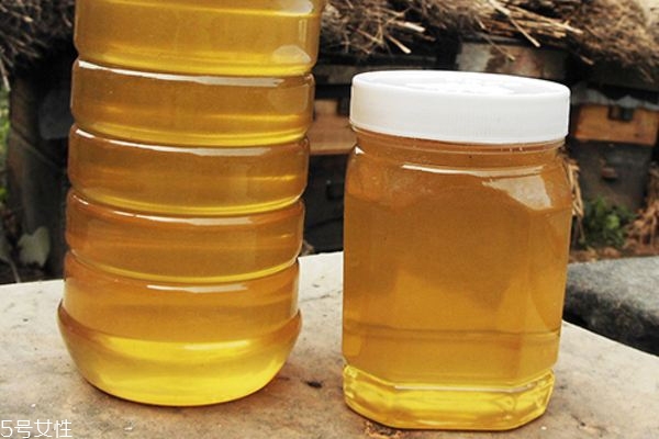 蜂蜜嘗起來會苦嗎 蜂蜜嘗起來像什么 蜂蜜嘗起來會苦嗎 蜂蜜嘗起來像什么